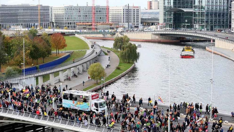 Hiljade Berlinaca protestovalo protiv mržnje i rasizma u parlamentu