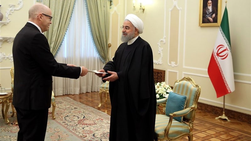 ڕۆحانی: بە هێزکردنی پێوەندییەکانی تاران - هلسینکی پێویستە 