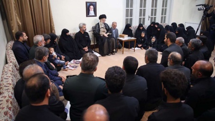 دشمنوں کی کوششوں کے باوجود نوجوانوں کے دل انقلابی مفاہیم کی جانب مجذوب ہیں