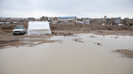 بارینی باران لە ناوچە بوومەلەرزە لێدراوەکانی کرماشان