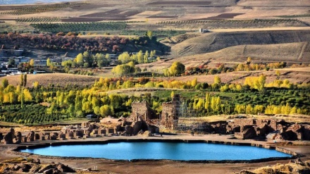 تەختی سولەیمان بینای مێژوویی ئێران له شاری تیکاب 