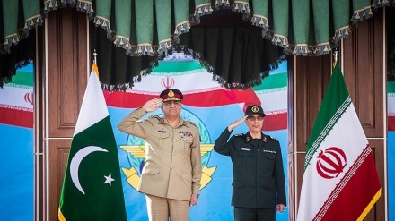 پاکستان کے فوجی سربراہ کا تہران میں پرجوش استقبال