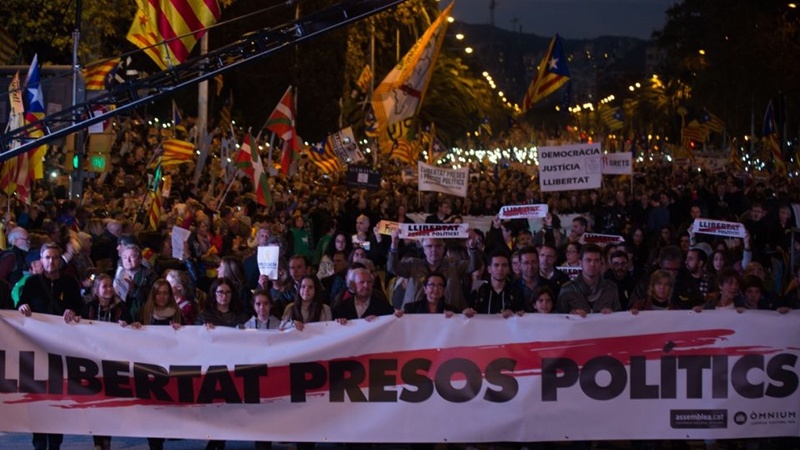 Barcelona: Održan protest podrške uhapšenim katalonskim čelnicima