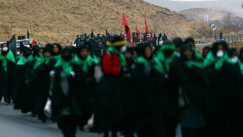 حرم امام رضا (ع) کی جانب زائرین رضوی کا پیدل مارچ 