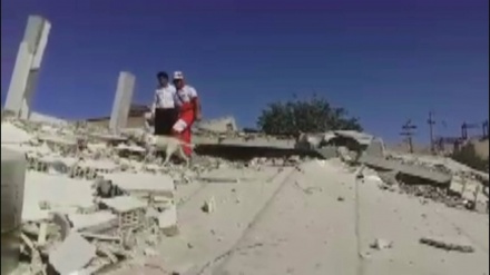 Nastojanje pasa Crvenog polumjeseca da spase stanovnike Kermanšaha ispod ruševina