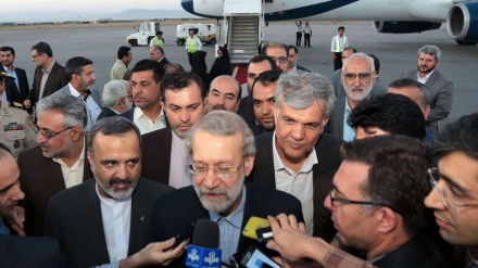 İran parlament sədri zəlzələdən zərərçəkənlərlə söhbətləşib