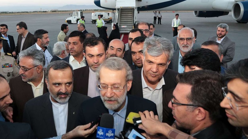 İran parlament sədri zəlzələdən zərərçəkənlərlə söhbətləşib