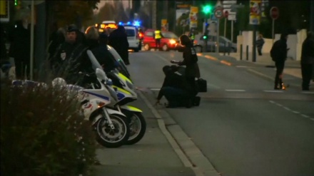 ئۆتۆمبیلێک خۆی کێشا بە قوتابیان لە فەڕانسە