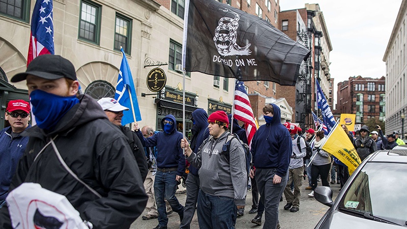 Bostonda radikal qruplar və anti-rasizm tərəfdarlarının qarşılıqlı aksiyası 