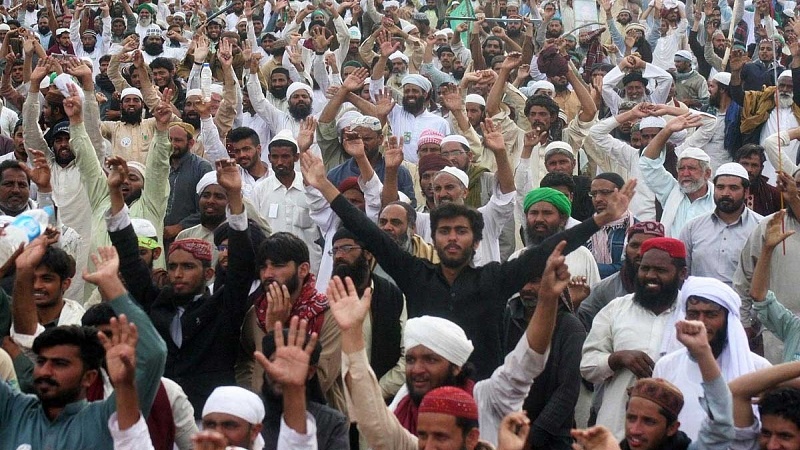 لاہور میں دھرنا، رانا ثناء اللہ کی برطرفی کا مطالبہ