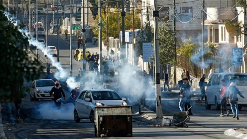 Izraelska vojska protiv mladih Palestinaca koristi suzavac i šok-bombe