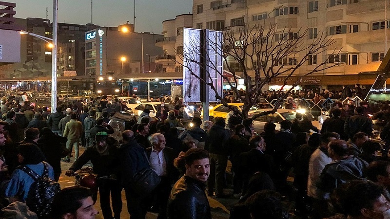 کۆبوونەوەی ناڕازیانە لە ئێران و پاڵپشتی ئاشکرای ئەمریکا و دووپات کردنەوەی هەڵەی ڕابردوو