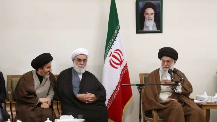 رہبر انقلاب اسلامی سے آذربائیجان میں بارہ ہزار شہیدوں کی کانفرنس کے منتظمین کی ملاقات