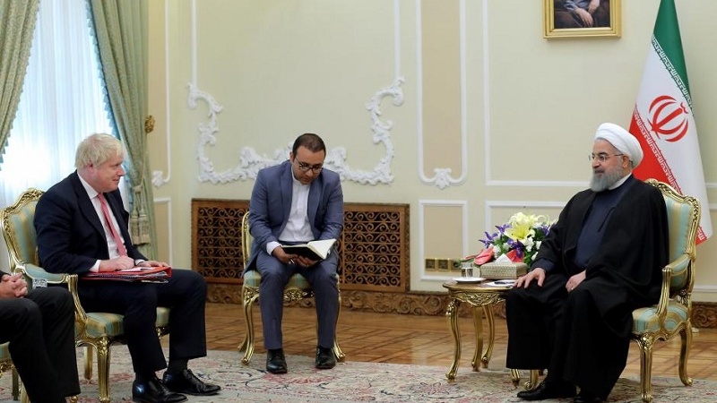 ڕوحانی :  بڕیاری هەڵەی تڕەمپ ، ڕژاندنی بەنزین  لە سەرئاگری ناوچە بوو 