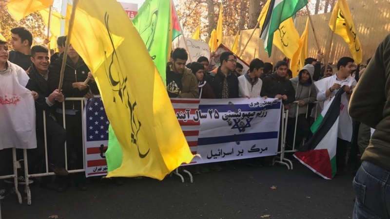 امریکی صدر کے خلاف تہران میں اسکولی طلبا کا مظاہرہ 