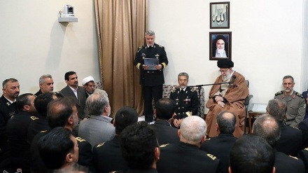  رہبر معظم انقلاب اسلامی سےبحریہ کے سربراہ اوراعلی کمانڈروں کی ملاقات 