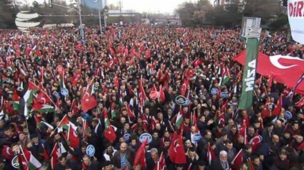 Türkiyədə Trampın qərarına qarşı aksiya keçirilib