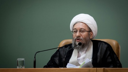 ئامولیی لاریجانی: ئێران لەهەمبەر بایکۆتەکانی ئەم دواییەی ئەمریکا بێ دەنگ نابێ