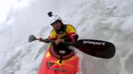 بەرەوڕووبوونەوە لەگەڵ شەپۆلە سەربزێوەکان لە ڕووبارێکی خرۆشان