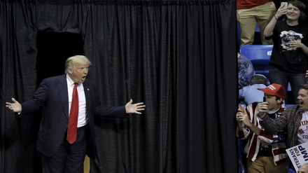 دە هەنگاوی پڕ هەراوهوریای ترەمپ لە ساڵی2017