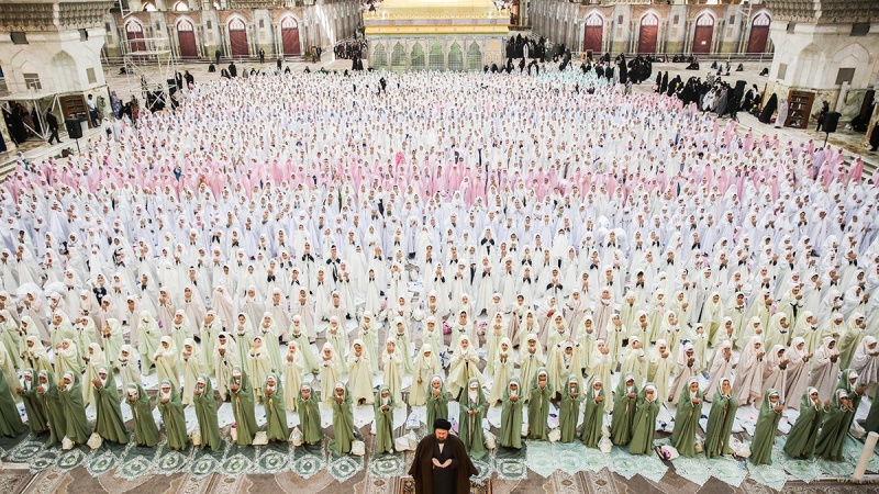 تہران:سن بلوغت میں پہنچنے والی  طالبات کیلئے خصوصی پروگرام