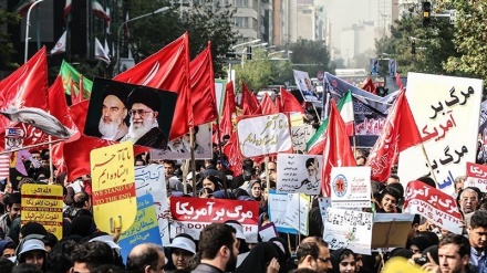 اسلامی انقلاب کے دشمنوں کی سازش کے خلاف ایرانی عوام کی پرجوش ریلیاں