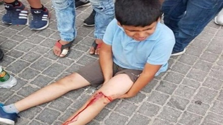 زایۆنیستێک  منداڵێکی تەمەن ٥ سالی فەلەستینی کردە ژێرەوە