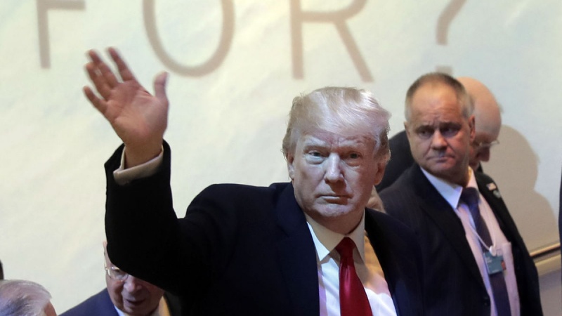 گەڕانەوەی ترەمپ بۆ ئەمریکا هاوڕێ لەگەڵ بۆمبای هەواڵی 