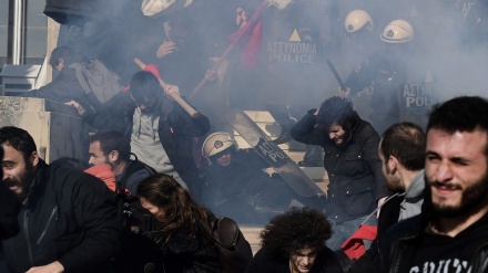 Yunanıstanda polis ilə aksiyaçılar arasında qarşıdurma baş verib