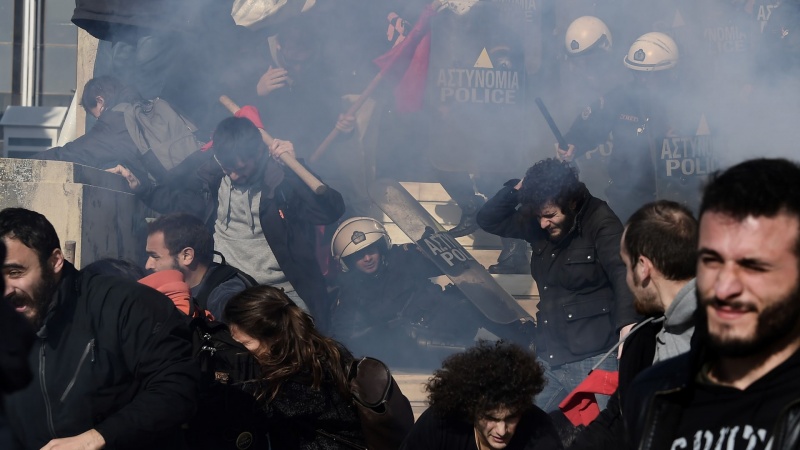 Yunanıstanda polis ilə aksiyaçılar arasında qarşıdurma baş verib