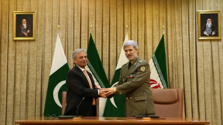 مۆرکرانی لێک گەییننامەی هاوکاری نێوان وەزیرانی بەرگریی ئێران و پاکستان 