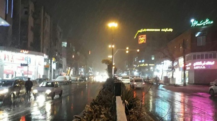 بارینی بەفر لە تاران 