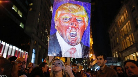 خۆپیشاندان دژی ترەمپ لە پێتەختی ئەمریکا 