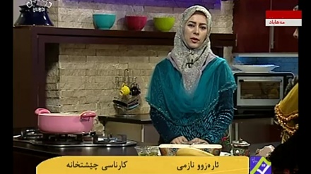 سازکردنی هەڵوای مۆزی له لایەن خانمی نازمی له شاری مەهاباد
