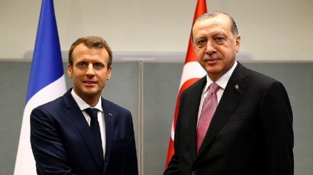 Erdogan i Macron telefonom razgovarali o situaciji u Siriji