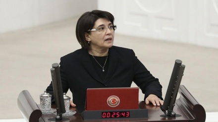 Derxistina Leyla Zanayê ji parlimana Tirkîyê