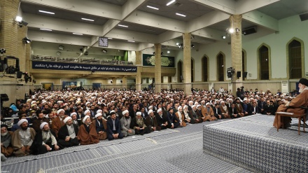 ڕێبەری باڵای شۆڕش: ئەمریکا، زایۆنییەکان و حکومەتێکی کەنداوی فارس، پرس وبابەتەکانی ئەم دواییەی ئێرانیان ڕێکخست