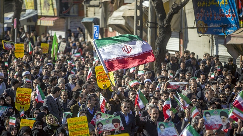 انقلابی امنگوں کی حمایت میں ایرانی عوام کی شاندار ریلیاں