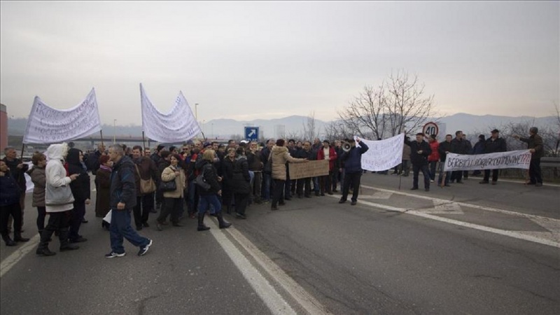 Zbog izostanka razgovora sa vlastima FBiH: Radnici Željezare Zenica blokirali magistralni put M-17