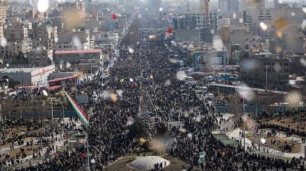  ئامادەبوونی حەماسیانە و بەرچاوی گەلی ئێران لە رێپێوانی یەوموڵڵای 22ی رێبەندان 