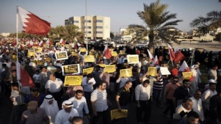 خۆپیشاندانی هەزاران بەحرەینی لە ساڵگەڕی شۆڕش دا