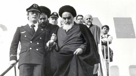 بانی انقلاب امام خمینی کی ایران آمد، اہم تاریخی واقعہ
