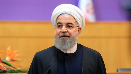 پیرۆزبایی باڵوێزانی وڵاتانی دەرەوەی دانیشتووی تاران لە ڕۆحانی بەبۆنەی ساڵوەگەڕی سەرکەوتنی شۆڕشی ئیسلامی