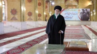 Lider Islamske revolucije posjetio mauzolej imama Homeinija (r.a) i šehidsko mezarje Behešti Zahra (s.a)
