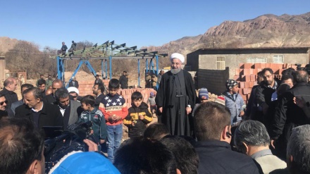 رۆحانی: دەوڵەت ڕەوتی بنیات نانەوەو ئاوەدان کردنەوەی ئێران بەردەوام دەکات