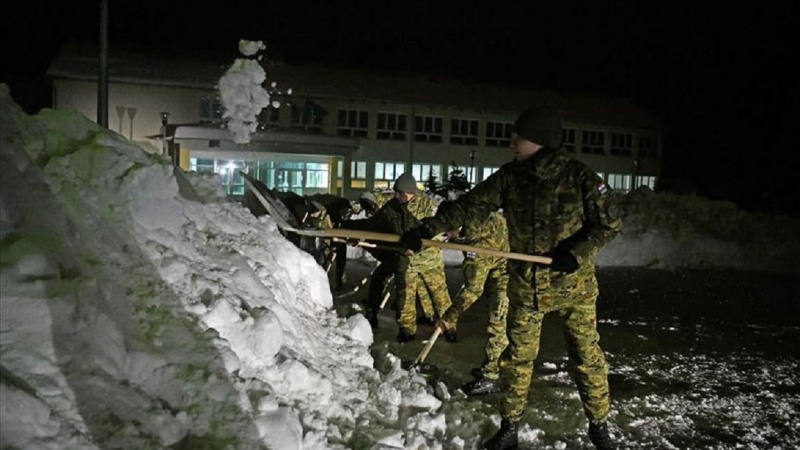 Hrvatska: Vojska pomaže u čišćenju snijega i dostavi lijekova
