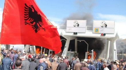 Albanija: Povrijeđeno 12 policajaca i više demonstranata