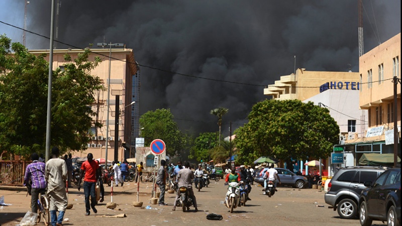 Burkina-Fasonun paytaxtındakı hücumlarda onlarla nəfər ölüb və yaralanıb