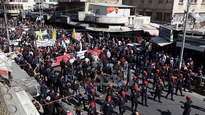 İordaniya vətəndaşları hökumət əleyhinə etirazları davam etdirir