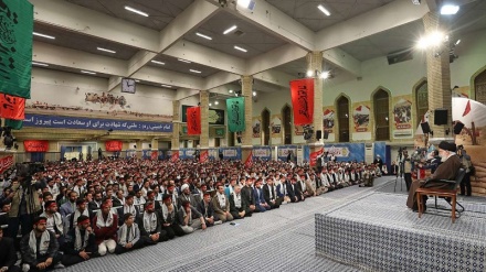  ڕێبەری باڵای شۆڕشی ئیسلامی: شەڕی هەشت ساڵان بەئامانجی لەبەین بردنی شۆڕشی ئیسلامی، بەسەر گەلی ئێراندا سەپێندرا